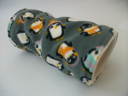 **16 DESIGNS** GEMÜTLICHE HAUSTIERE FLEECE TUNNEL SPIELRÖHRE MEERSCHWEINCHEN BETTIGEL 12"" x 6" - Bild 25 von 26