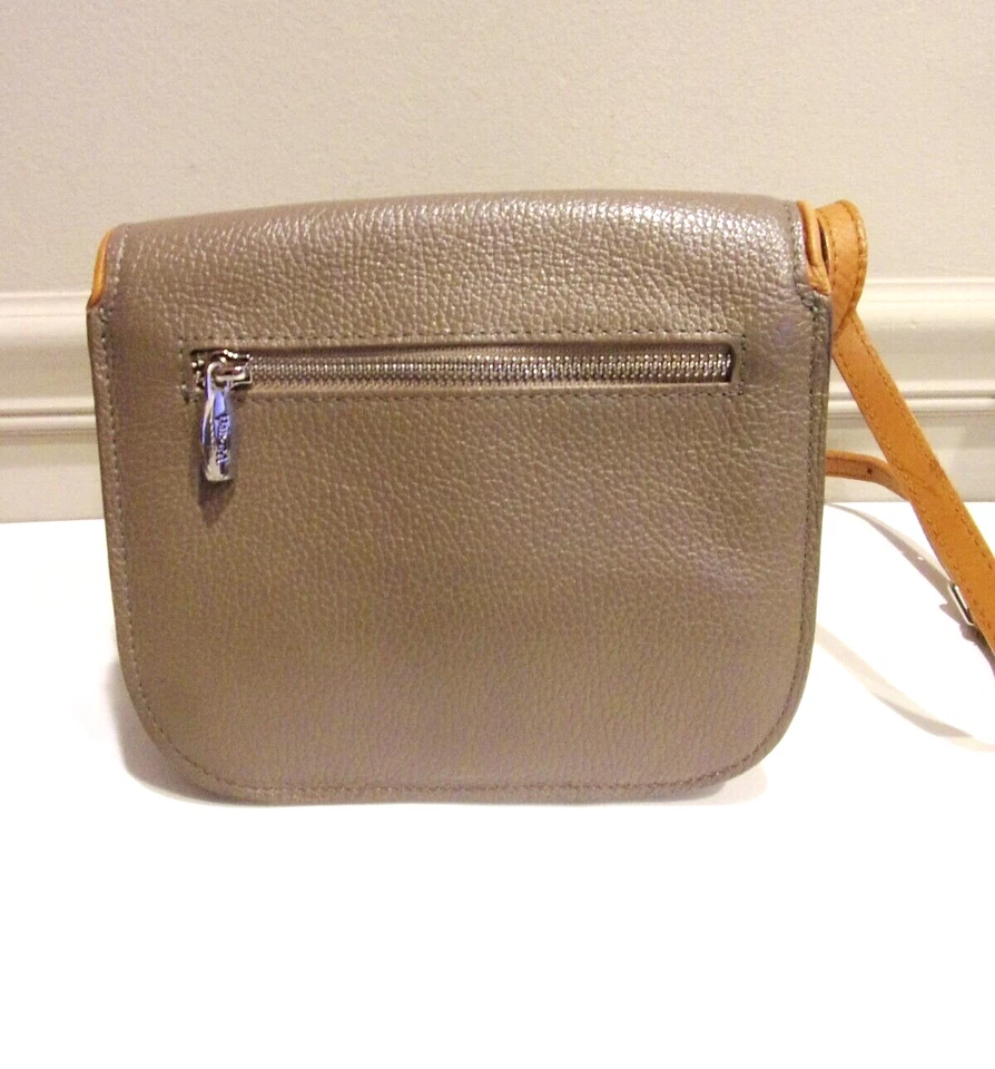 Valentina, Bolso Bandolera, Cuero Guijarro Gris Borde Tostado, Hecho en Italia Foto 3 de 4