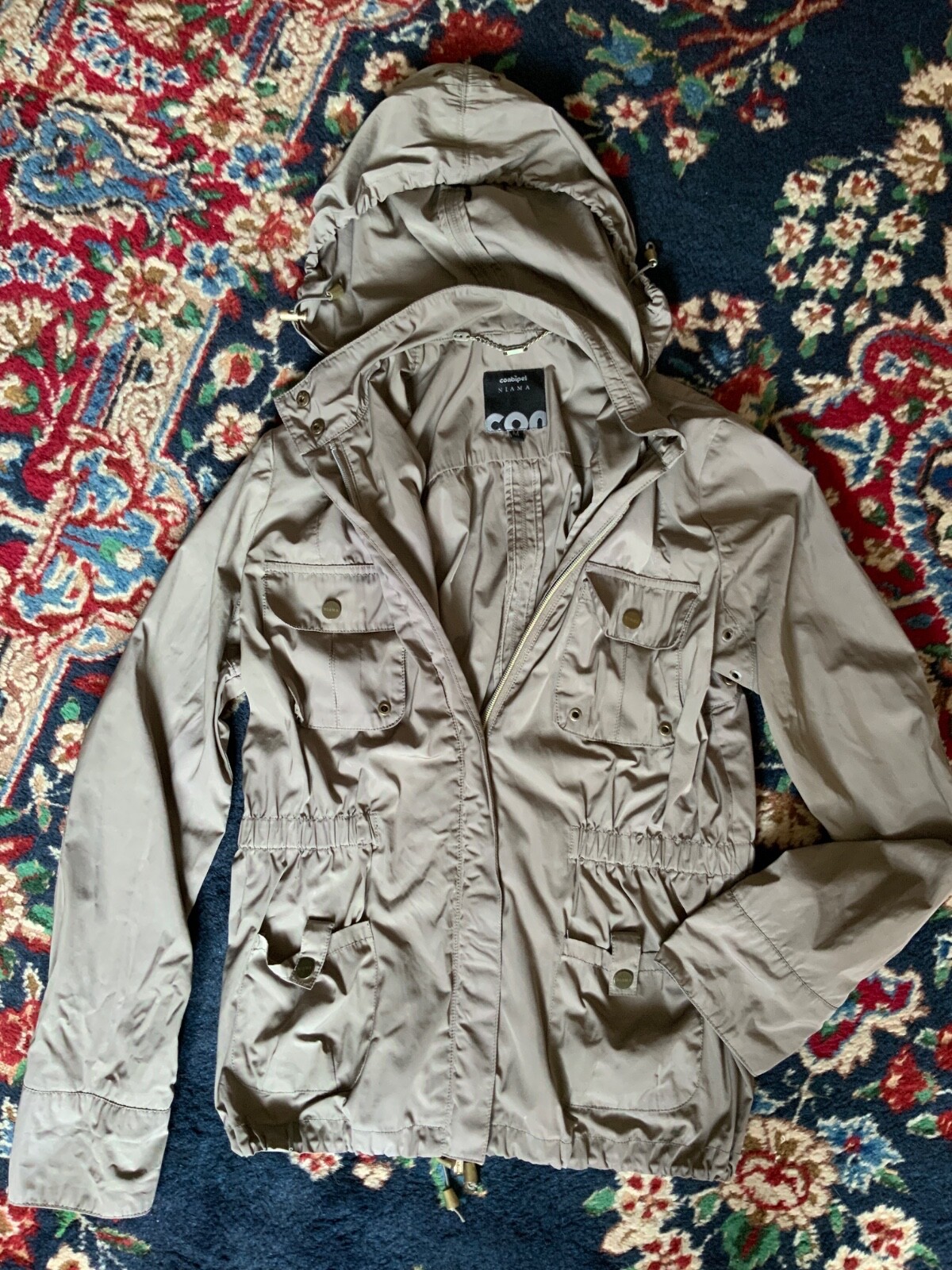 Foto 1 di 9
