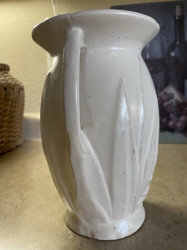 Vintage 1930's McCoy Matte White 8" Urn Vase Double Handle Flowers & Leaves - Picture 4 of 15
