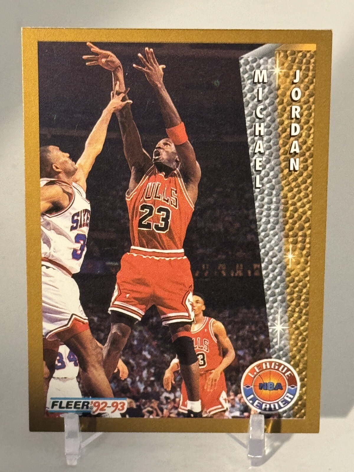 Michael Jordan 1992-93 Fleer League Leader Basketball Card #238. B237