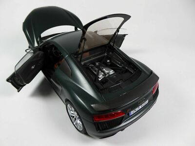 京商1/18 アウディAudi R8 V10 プラスクーペ　カモフラグリーン 京商1/18 アウディAudi R8 V10 プラスクーペ カモフラグリーン