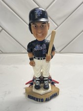Roberto Alomar Bobblehead and Frank Thomas Statue Stadium Giveaways 4
