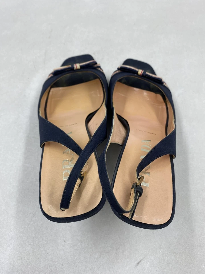 Tacones Prada azul marino con hebilla de satén con lazo con tira trasera W 6 Foto 4 de 4