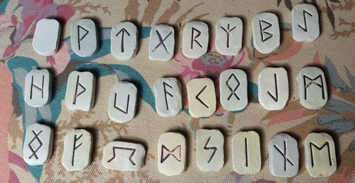 RUNES ELDER FUKHART SET OF 24 + 1 BLANK  VINTAGE SILK BAG INCLUDED FREE SHIPPING