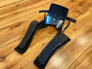 HANS PROFESSIONAL SERIES FIA SFI OPEN WHEEL DEVICE 30 LARGE CARBON FIBER