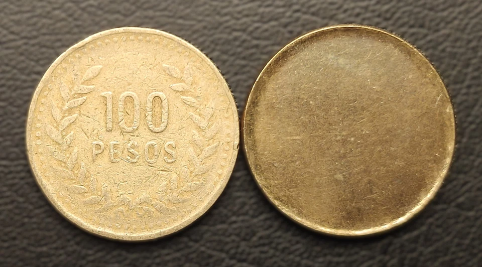 100 Pesos - Blank Planchet Error ND (1992-2012) + Coin 1993 - Colombia - Image 2 of 3