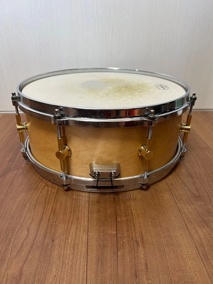 Tambor redoblante Canopus de 14 pulgadas de madera natural con estuche Foto 3 de 4