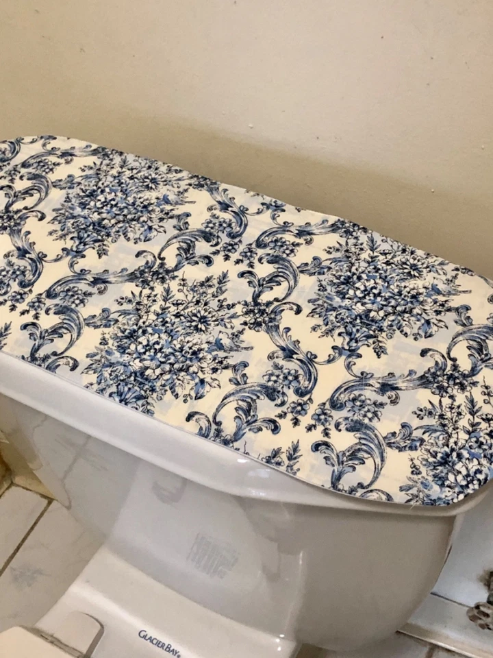 Assento sanitário e capa de tanque com estampa feita à mão - Imagem 2 de 4