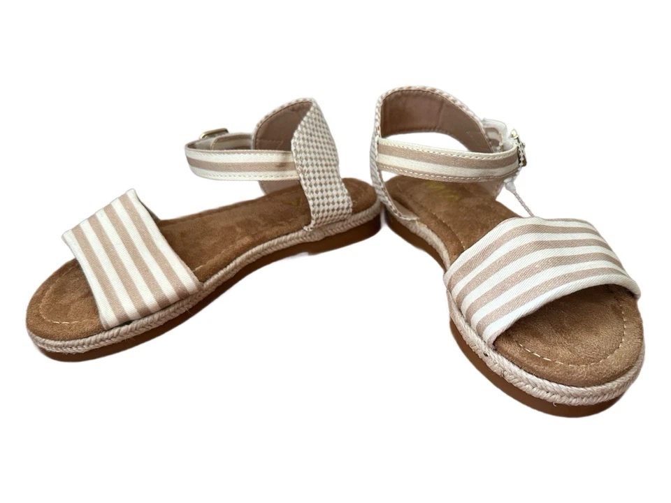 Nuevas sandalias de playa informales de lona blancas tostadas Mia Esmee para niños grandes talla 1 Y Foto 2 de 4
