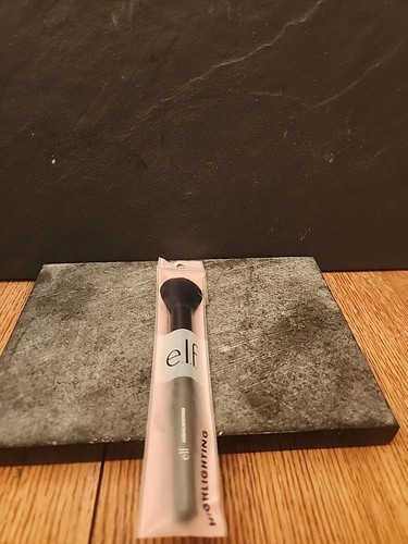 e.l.f. Highlighting Brush - Brand New ! - Picture 6 of 6