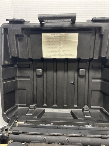 Máquina de escribir eléctrica vintage Sears modelo 161 53991 y estuche. Se necesitan reparaciones como están - Imagen 6 de 14