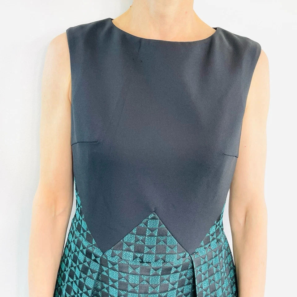 Vestido Byblos Talla 44 16 Negro y Verde Jacquard Ajuste y Acampanado Diseñador Hecho en Italia Foto 4 de 4