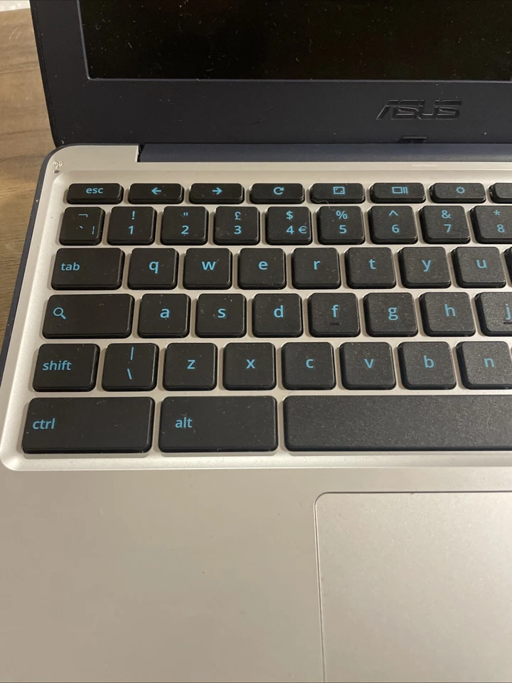 Asus Chromebook C202S 11.6" 16GB 4GB Ram PC White/blue. * Faulty* W24-cd03 - Image 4 of 4