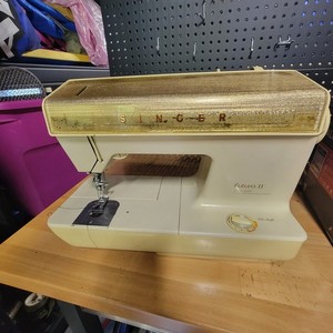 sewing machine singer futura 2