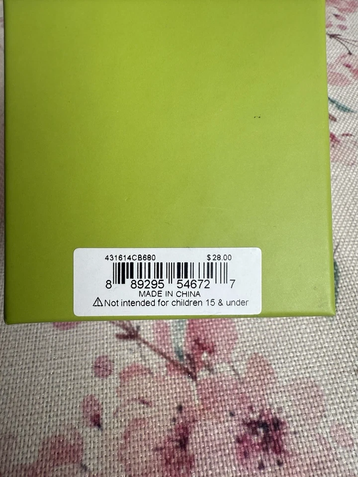 Pendientes Betsey Johnson Cupcake - Esmalte Rosa y Blanco Estrás, Caja de Regalo Foto 2 de 4