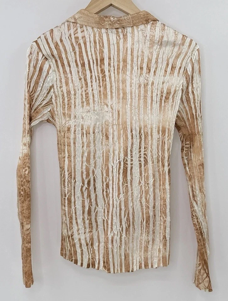 Blusa Cache Arrugada Plisada Botón Frontal Satinado Talla M Boho Artística Hippie Y2K Foto 2 de 4