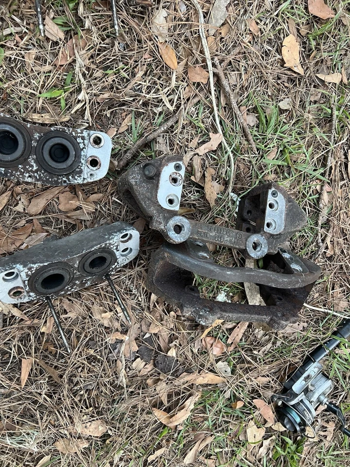 PIEZAS OEM 2000-03 Mercedes-Benz W163 ML55 ML430 Pinzas de freno delanteras Brembo Foto 4 de 4