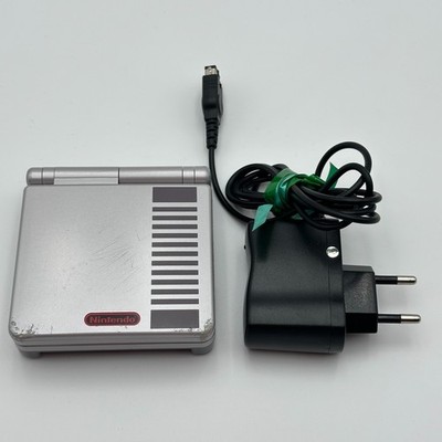 Nintendo Game Boy Advance SP Handheld - Classic NES Edition - Silber