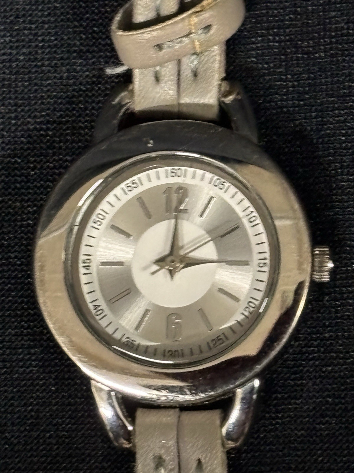 Round Silver And White Dial Women’s Quartz Watch Gray Leather Strap