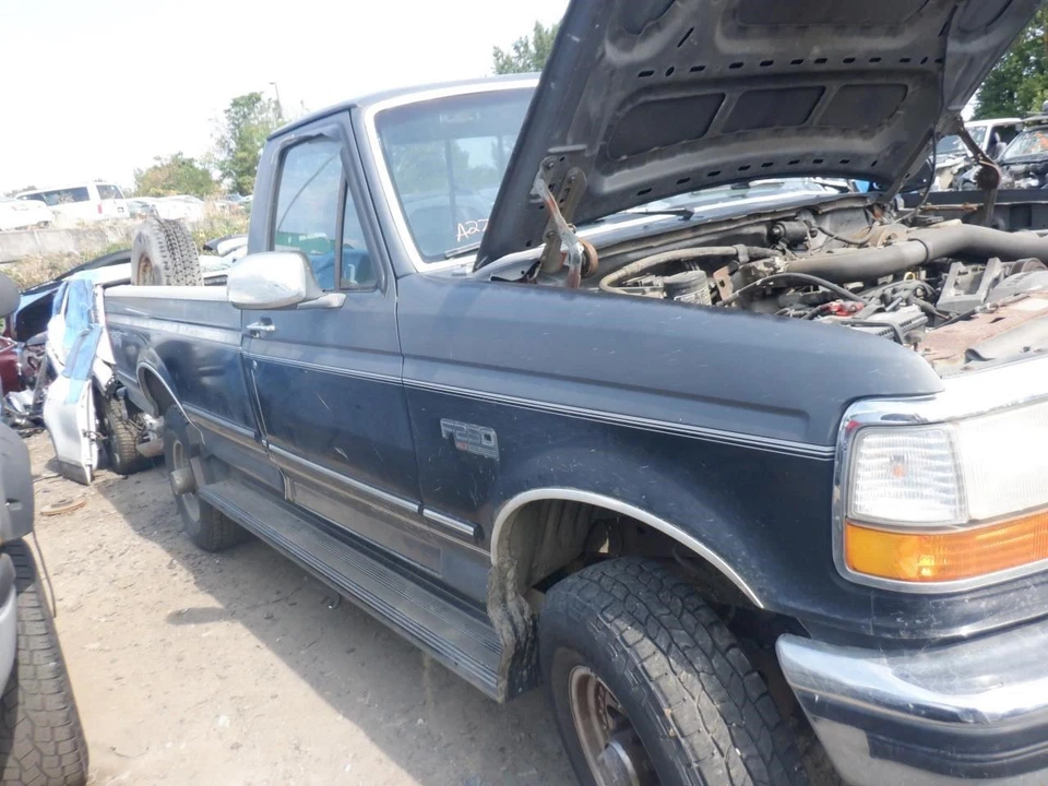 Driver Corner/Park Light From 8501 GVW Fits 92-97 FORD F250 PICKUP 30668723 - Image 2 of 4