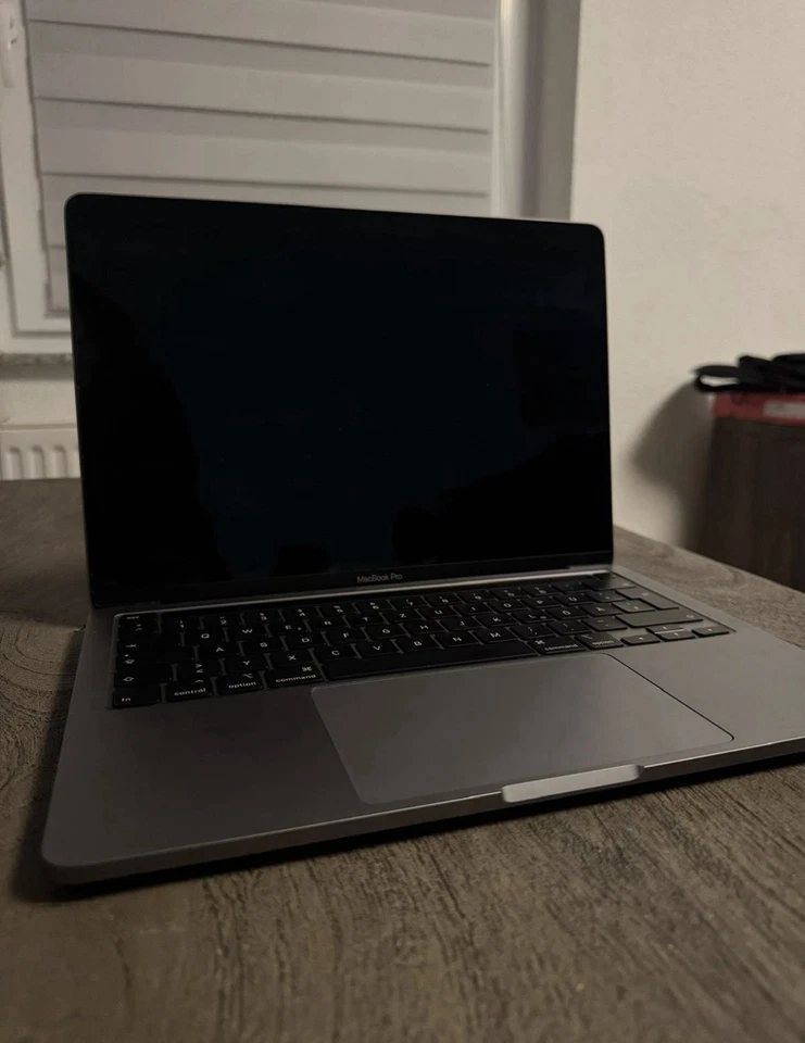 Apple MacBook Pro 2020 13,3 Zoll 8GB 256GB SSD Laptop Space Grau - Bild 2 von 4