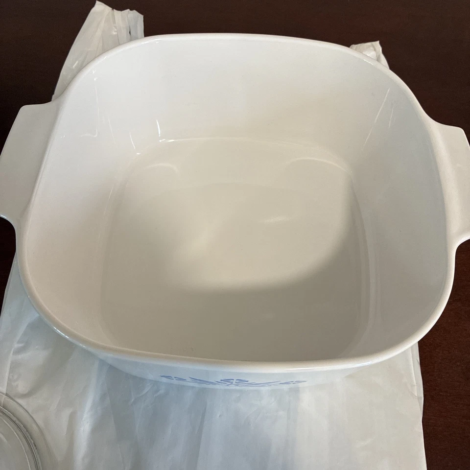 Vintage Corning Ware Blue Cornflower 5-Liter A-5-B with Pyrex A-12-C Lid - Image 3 of 4