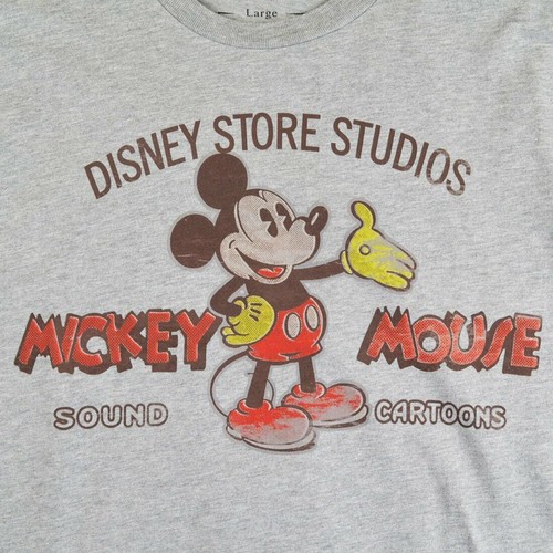Camiseta Gris Dibujos Animados Sonido Mickey Mouse Disney Store Studios Para Hombre Talla L - Imagen 2 de 4