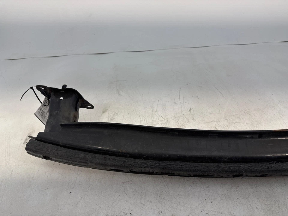 Parachoques trasero Volkswagen Jetta Sportwagen 2010-2011 2,5 L Foto 2 de 4