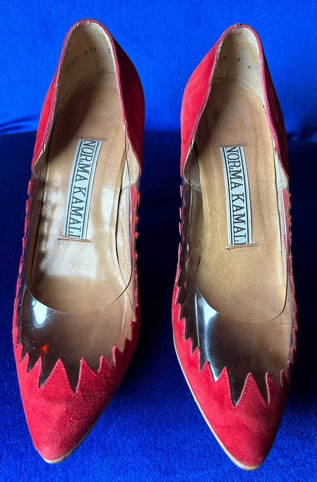 BOMBAS VINTAGE AÑOS 80 NORMA KAMALI SEXY STILETTO 'LICKED-BY-FLAME' GAMUZA ROJA 7M Foto 4 de 4