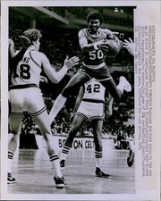 LG767 1980 Orig Gene Del Bianco Photo BOB REID Rockets CHRIS FORD Boston Celtics
