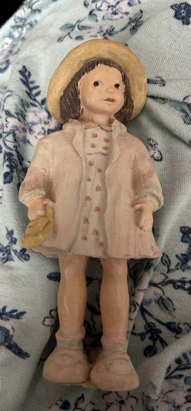 Daze Mortensen Sculpture Little Girl With Hat Pre-owned