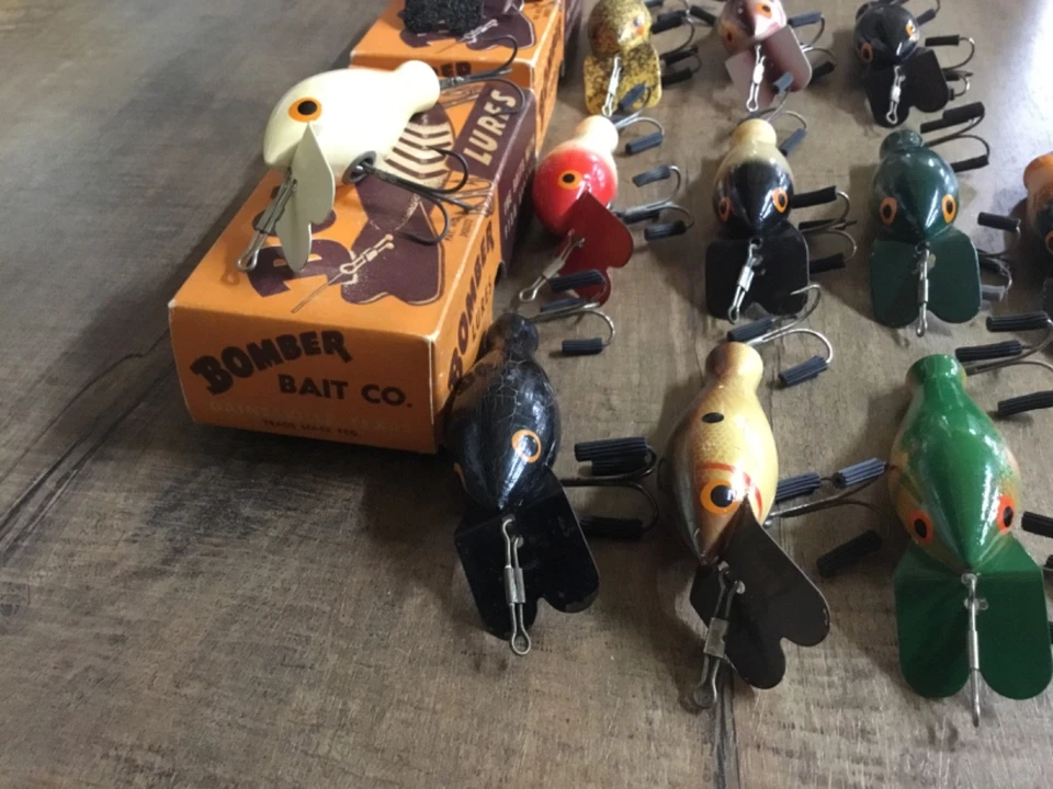 vintage bomber bomberets fishing lures. 800 size two correct boxs - Image 2 of 4