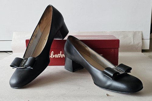 Auth Salvatore Ferragamo Black Vara Bow Pump Leather Shoes, Size 10 A2 Box EUC - Picture 14 of 15