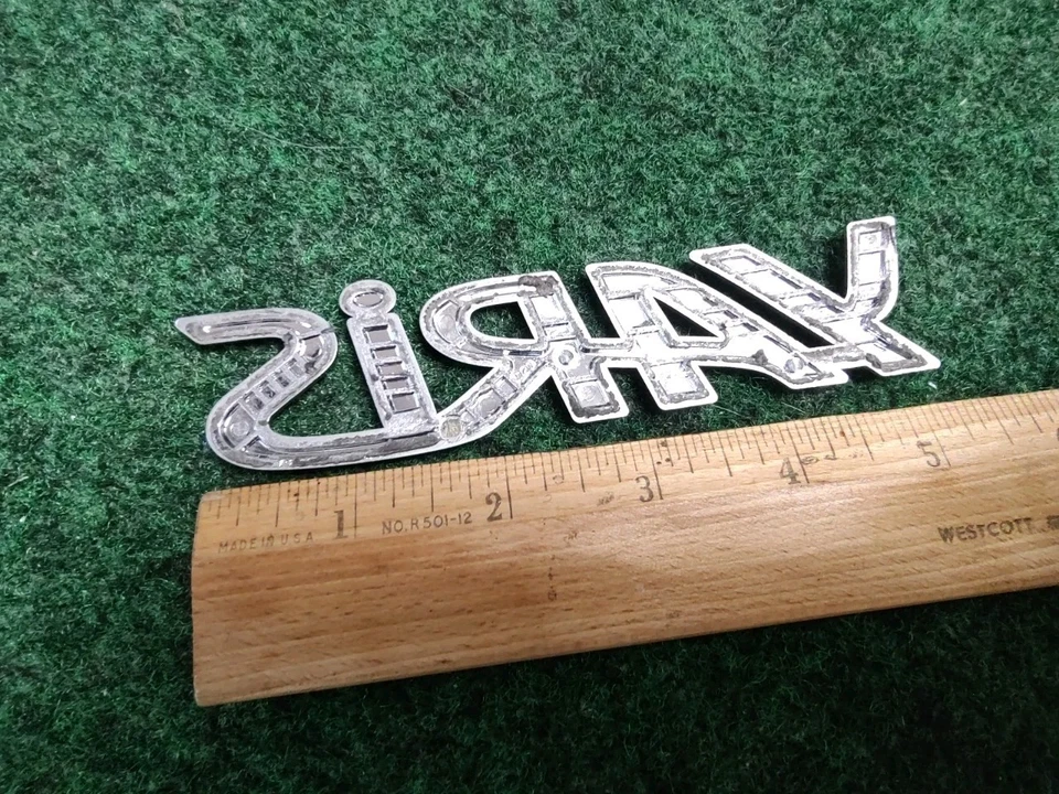 Toyota Yaris 2006-2011 emblema trasero logotipo insignia símbolo letras cromadas OEM 5S5 Foto 4 de 4