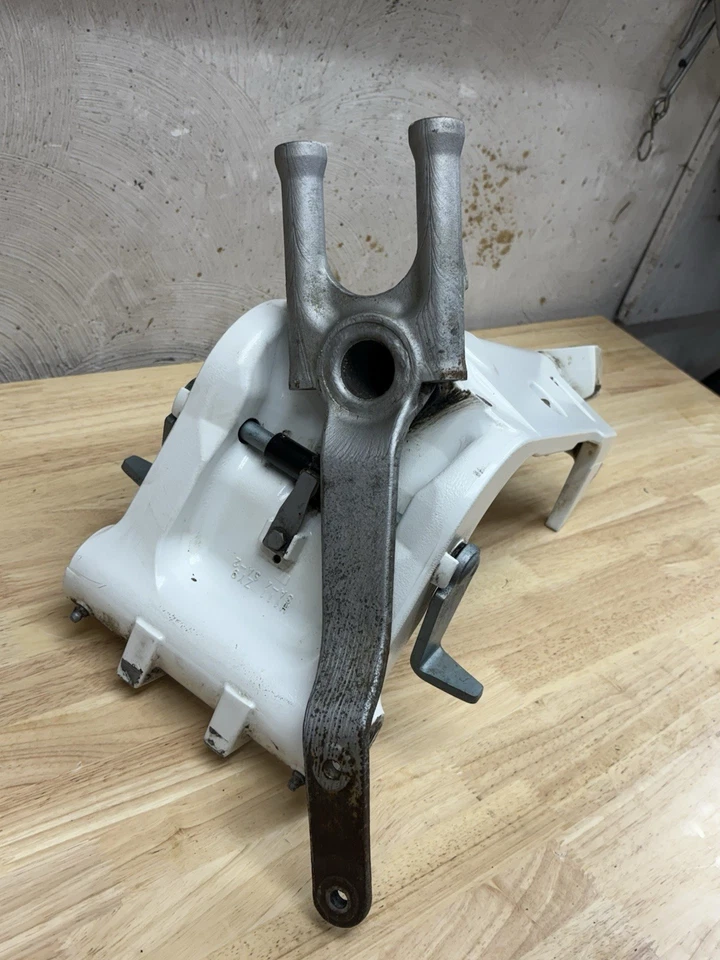 Funda giratoria y brazo de dirección Honda BF150 BF 135 115 140 150 Grand Prix blanco 2007 Foto 2 de 4