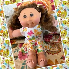 Beautiful Cabbage Patch Kids Jakks Girl Doll Wavy Light Brown Hair And Eyes
