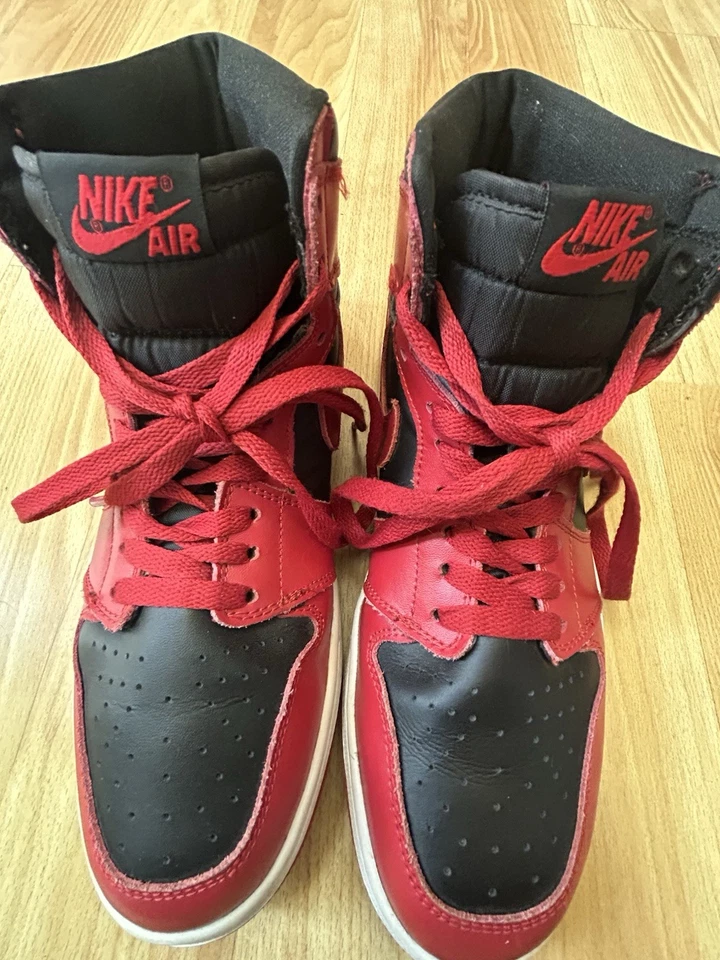 Talla 9.5 - Air Jordan 1 Retro Alto 85 Rojo Universitario 2020 (BQ4422-600) Foto 2 de 4