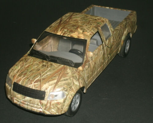 1/18 Scale Nissan Frontier Extra Cab Pickup Truck Plastic Model 11.5" NewRay Toy