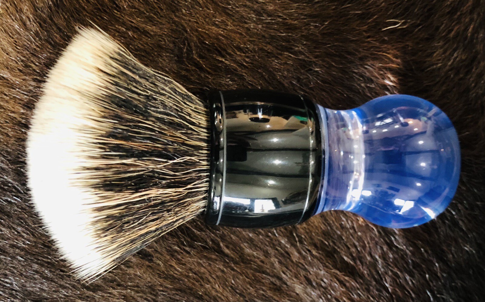 AP SHAVE CO 28MM (SCRATCH & DENT) BLACK/CLEAR/G5C SYNTH. FAN SHAVE