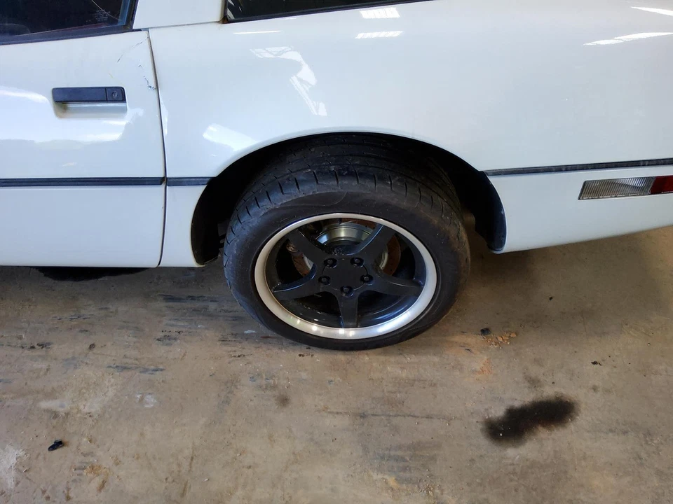 Used Tail Light Assembly fits: 1990 Chevrolet Corvette Grade A - Image 4 of 4