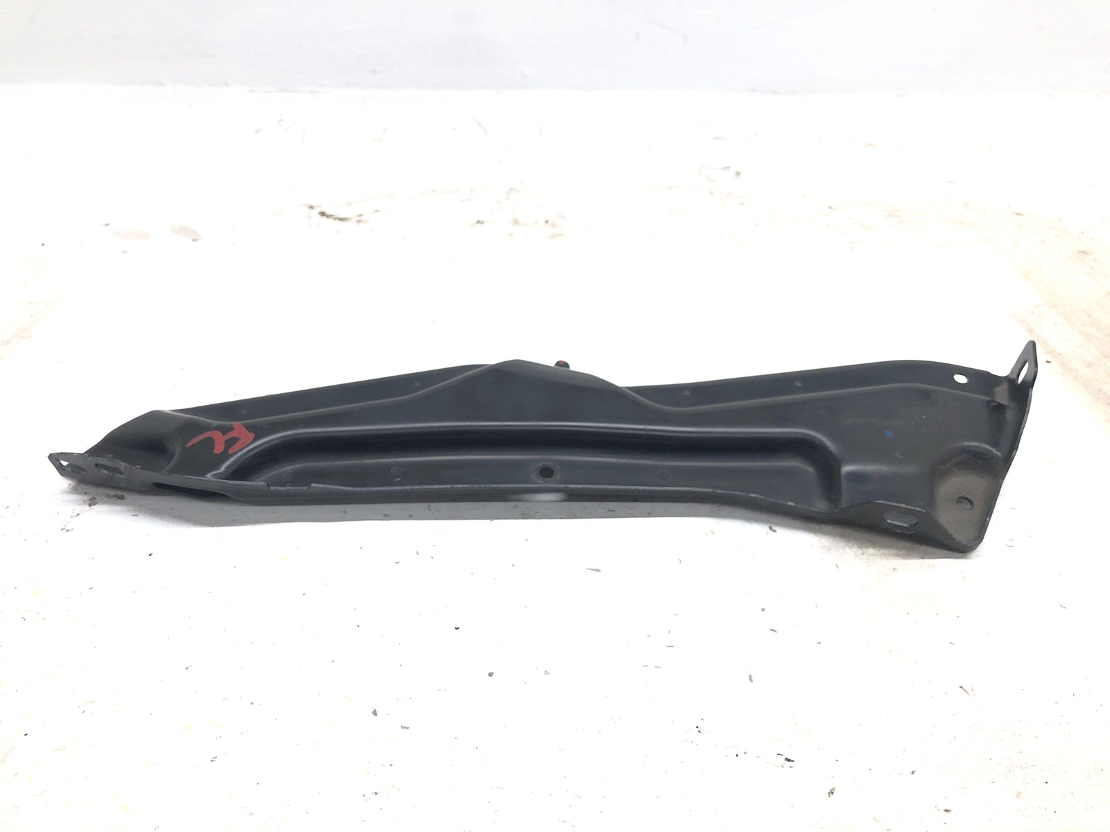2016-2020 BENTLEY BENTAYGA LEFT INTERCOOLER CHARGE AIR COOLER BRACKET 36A805511A