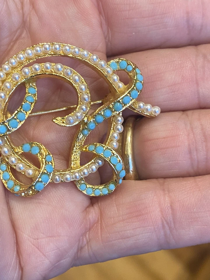 Broche calidad perla y turquesa 6cm x 6cm x 2,5cm curvado chapado en oro Foto 2 de 4