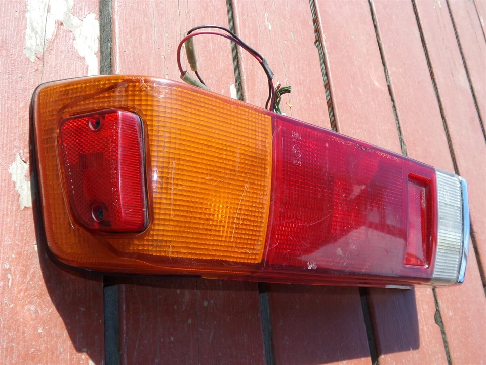 Luz trasera Subaru GL 1979-1984 hatchback OEM Koito 220-20238 79 80 81 82 83 84 Foto 4 de 4