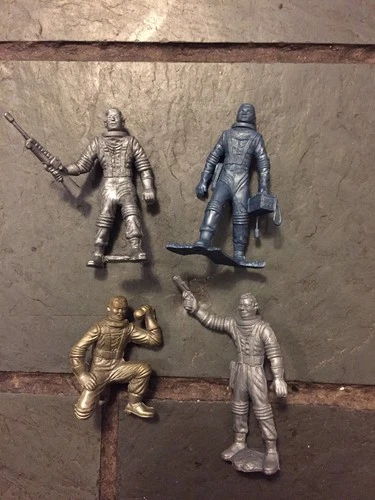 MARX PLAYSET LOT OF 4 DIME STORE 60MM SP SPACEMEN FIGURES