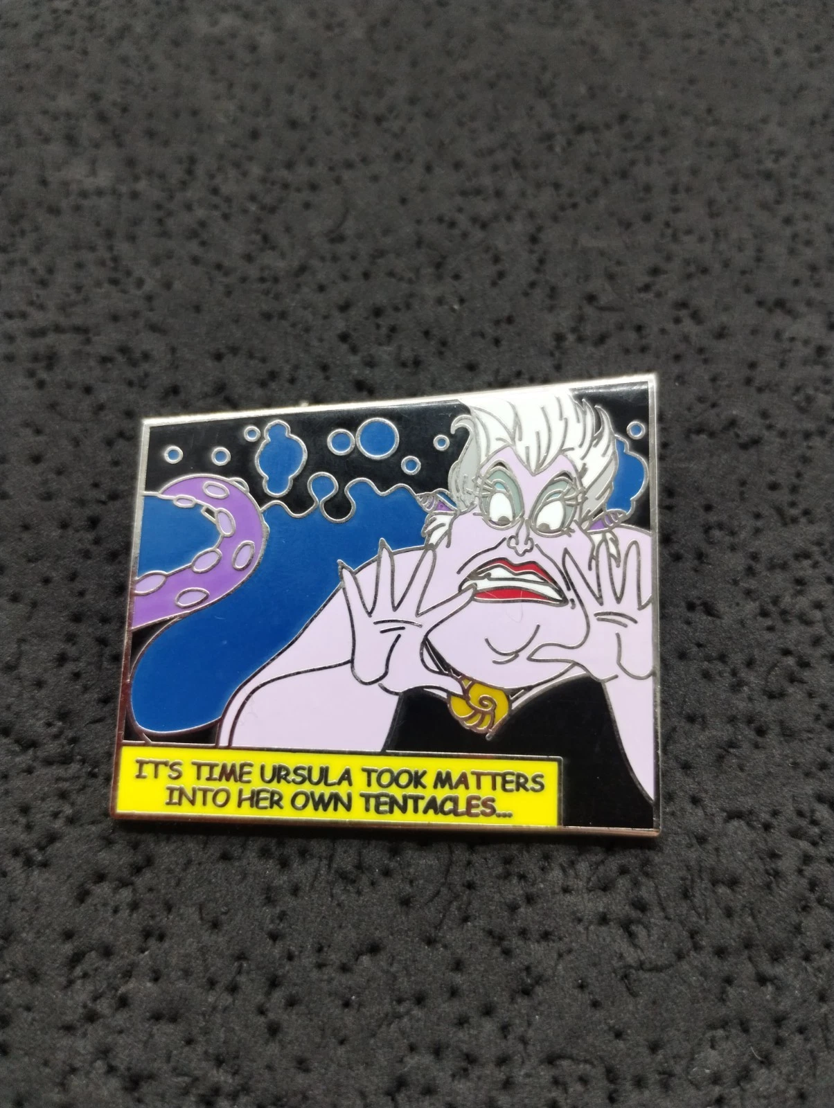 2011 Disney Ursula The Little Mermaid Villains Comic Book Mystery Pin 87522