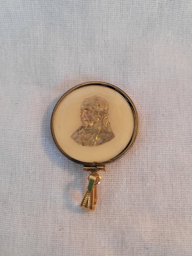 Franklin mint Benjamin Franklin gold plated pendant