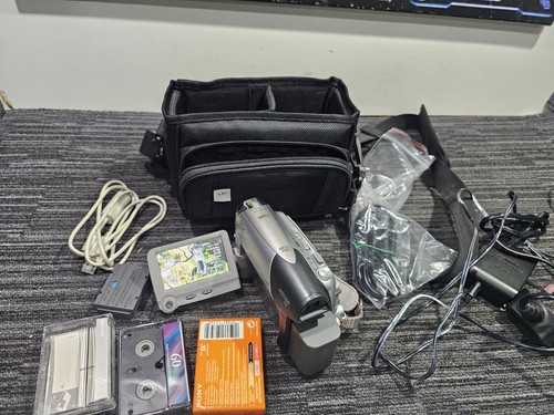 K843 Canon MD160 PAL Mini DV Camcorder, Video Camera With Pouch Tapes Chatge Ext