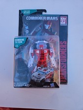 Transformers Generations Combiner Wars Deluxe Class 2014 FIRST AID New SEALED