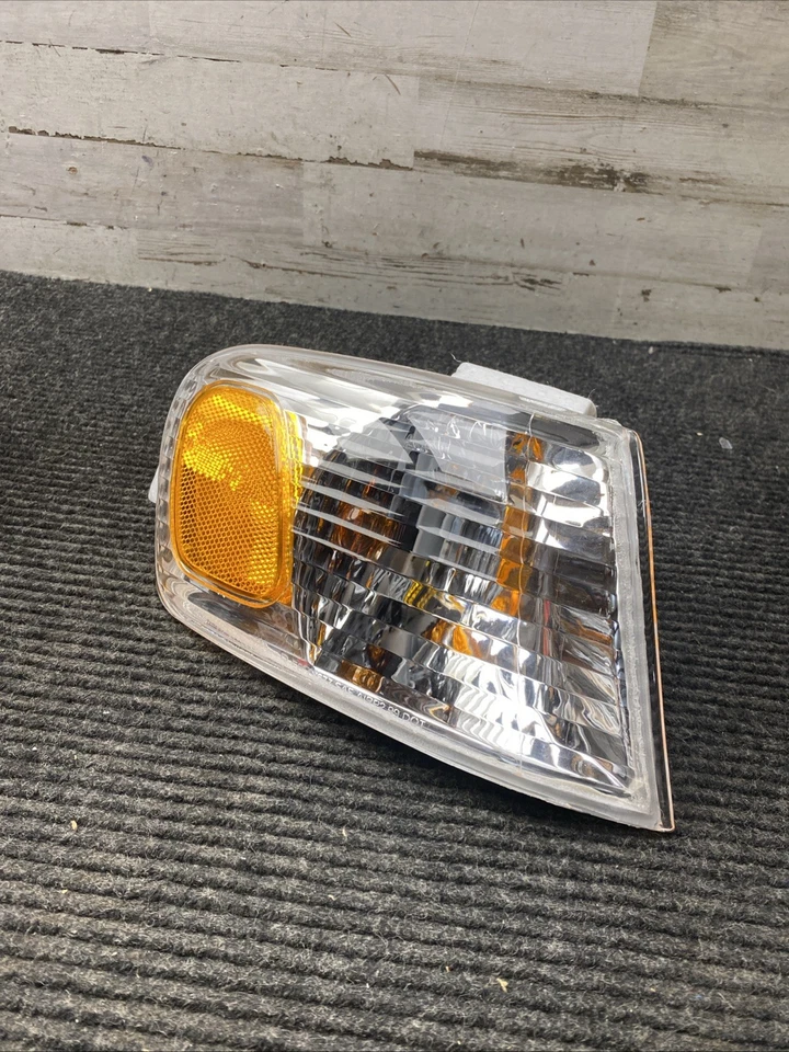 Dorman 1630913 Turn Signal Light Assembly fits 2001 - 2002 Toyota Corolla - Image 2 of 4